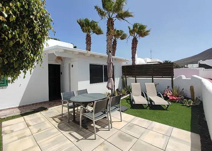 The White House With Pool - Playa Blanca