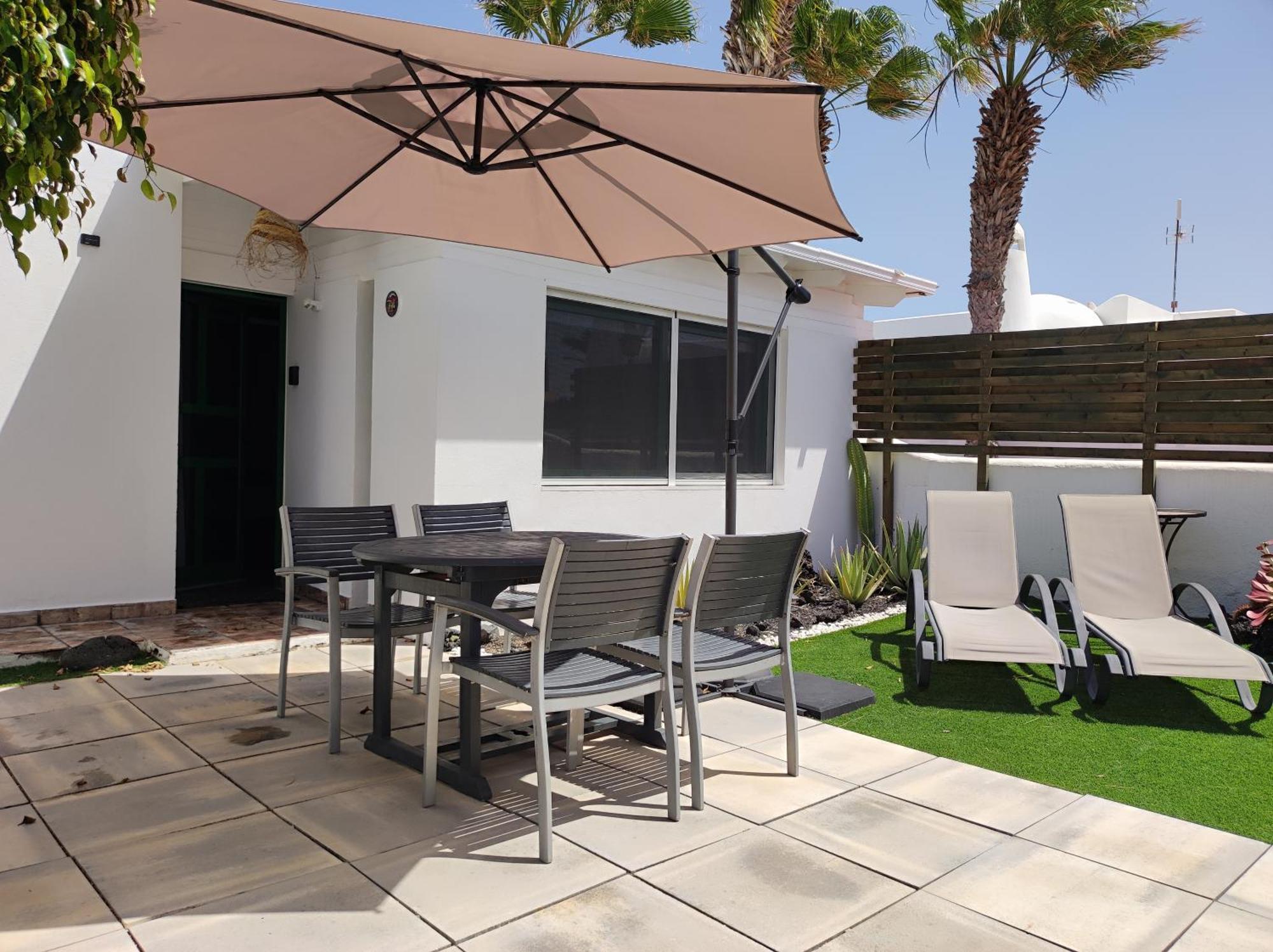 The White House With Pool -